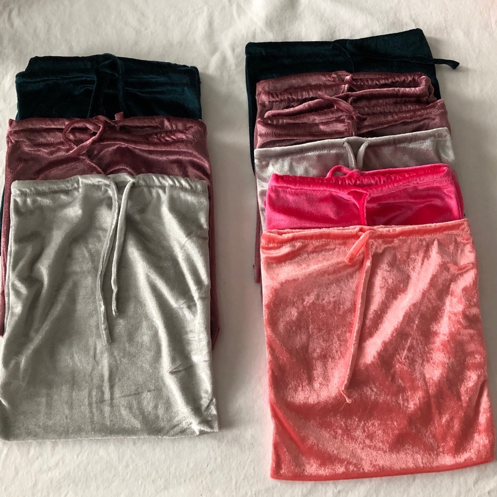 16 Velvet Gifting/Dust Bags